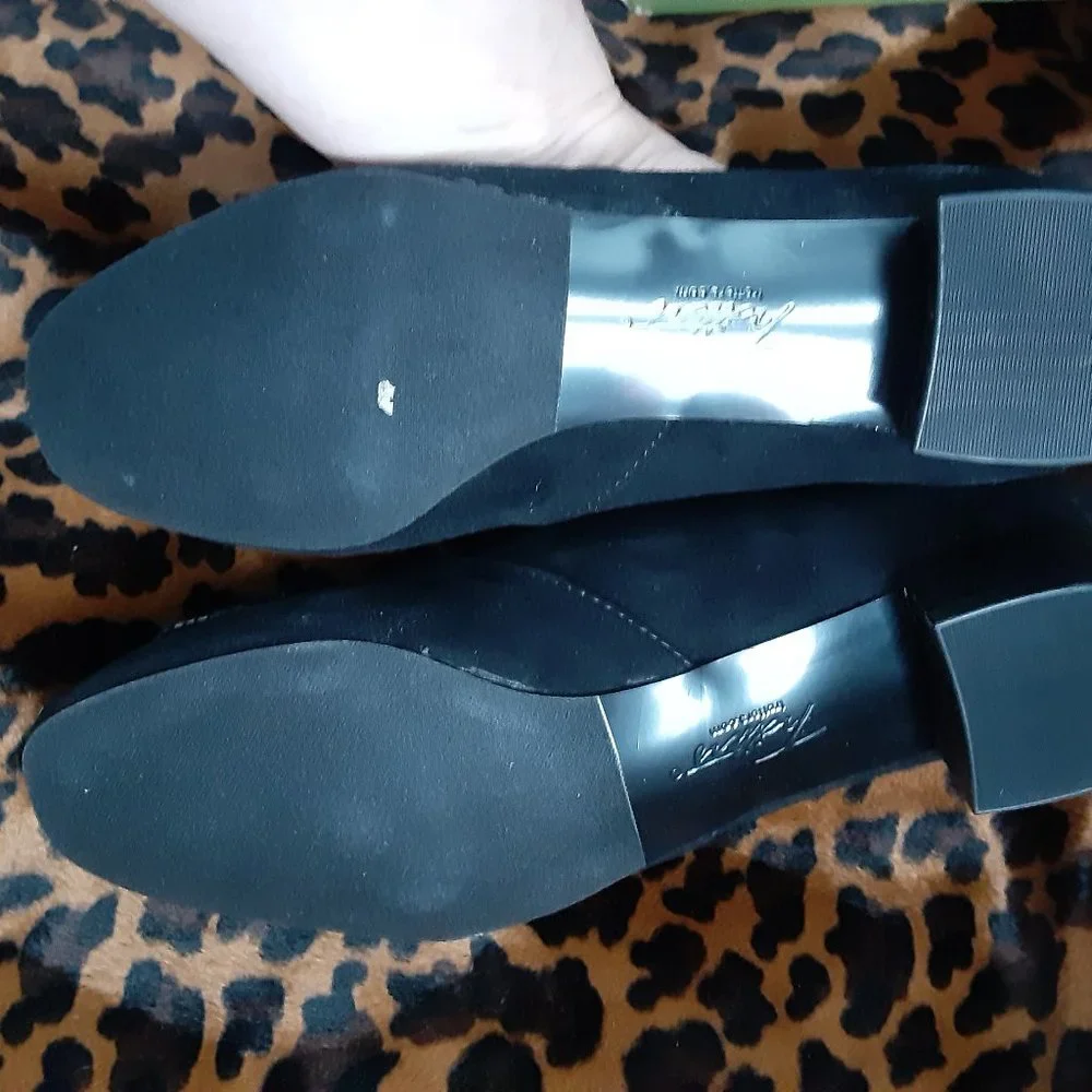 Trotters Women's DELSE Pump, Black suede finish, size 7 M womens